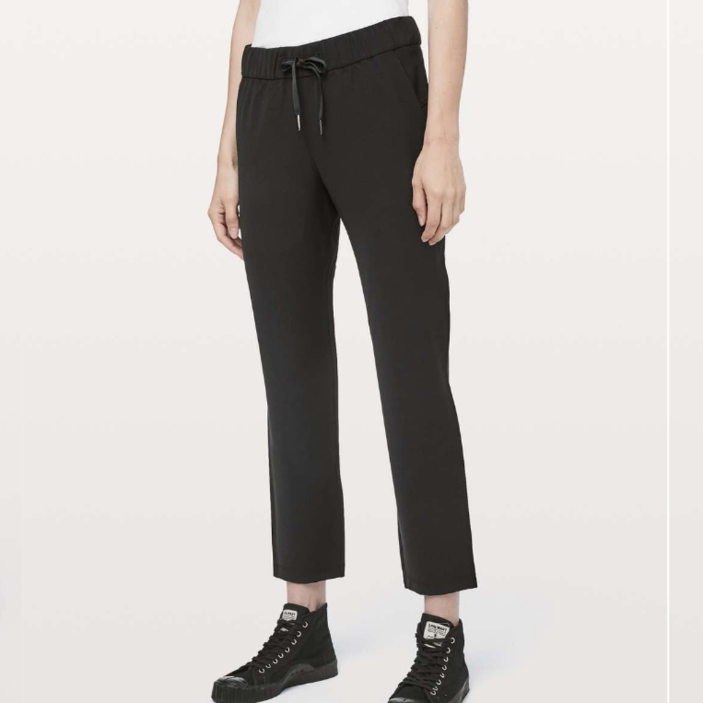 Lululemon Black On The Fly Woven Pant 27" 3/2019
